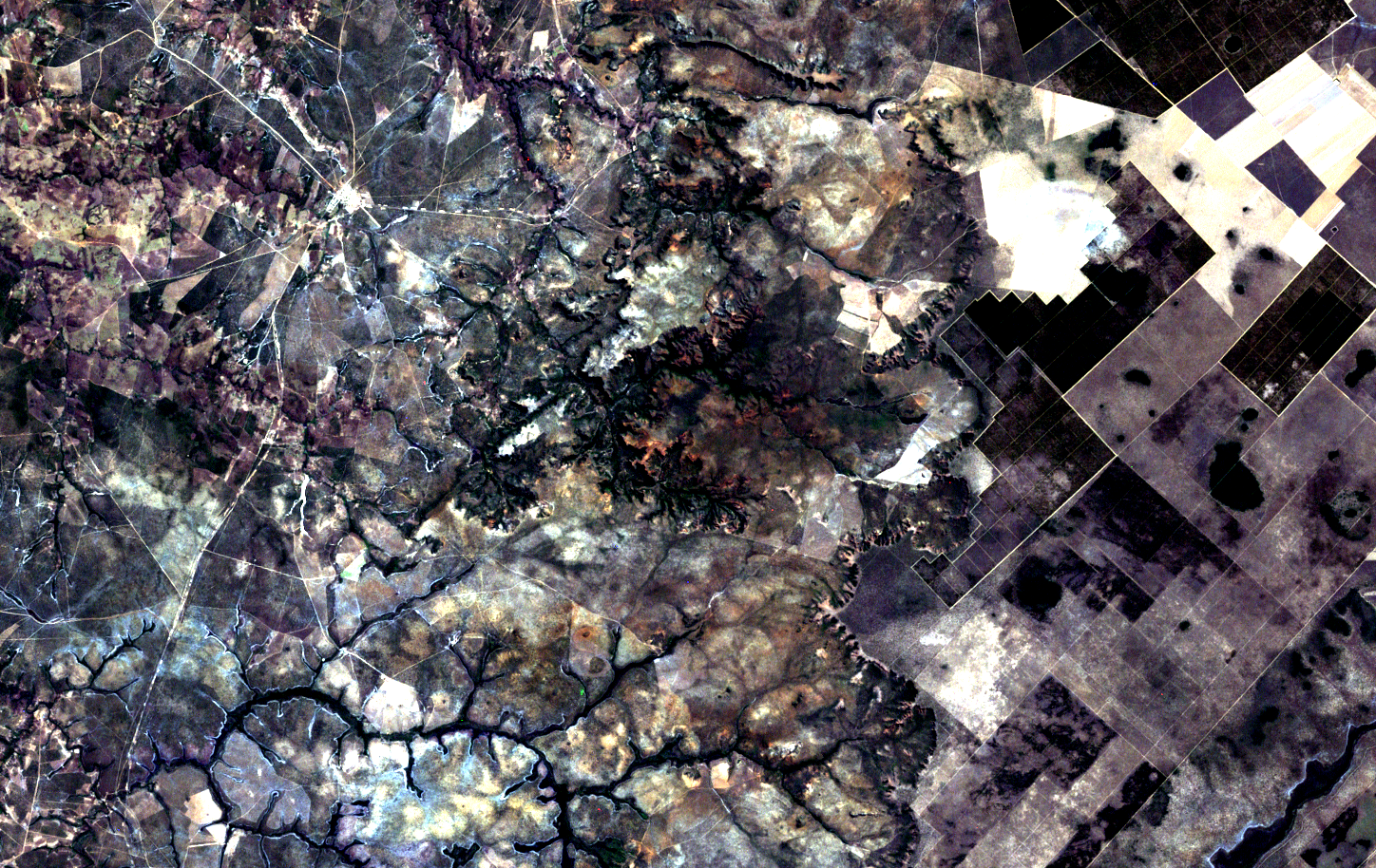 ../_images/landsat7-220070-20000726-cores-verdadeiras.png